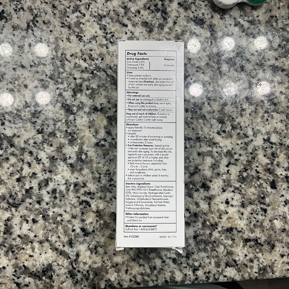 EltaMD UV Sport SPF 50 7 oz - Picture 3 of 5